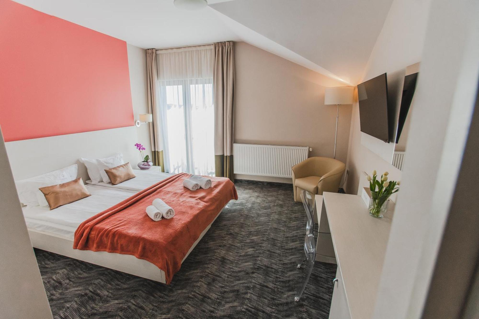 Caro Boutique Hotel Oradea Ngoại thất bức ảnh